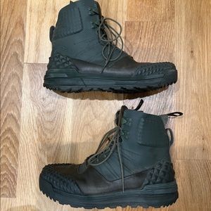 Nike acg sneaker boots 2013 olive sz 9.5